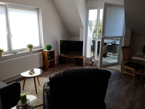 TV and multimedia, Living room, Photo of the whole room, Seating area