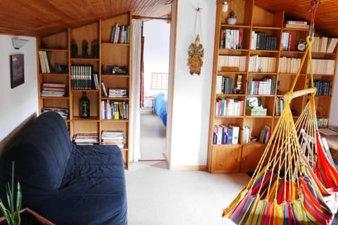 Library, Seating area