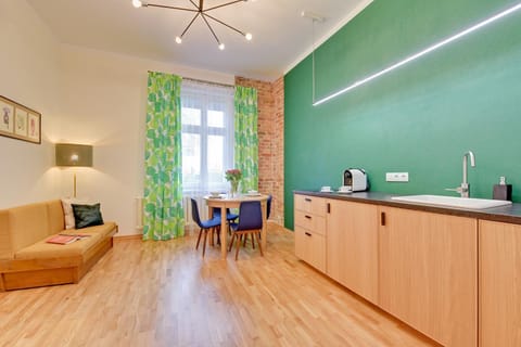 Kitchen or kitchenette, Seating area, Dining area