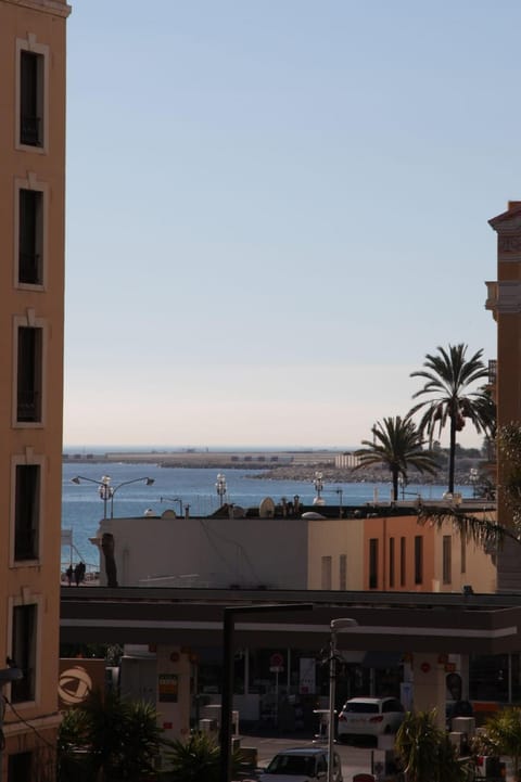 City view, Sea view