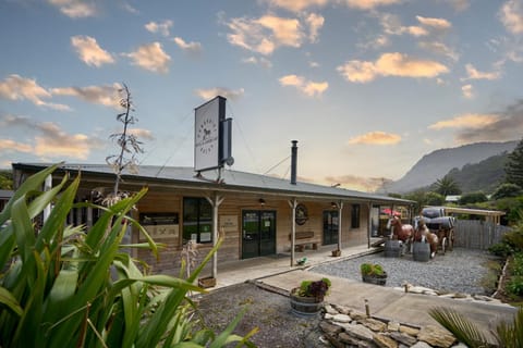 Property building, Restaurant/places to eat, Garden