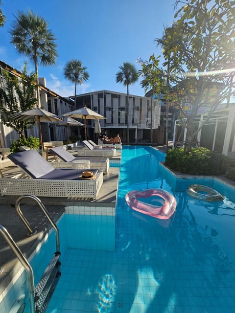 Day, Pool view, Swimming pool, sunbed