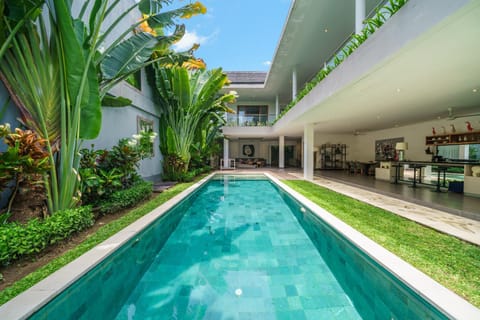 Property building, Day, Pool view, Swimming pool