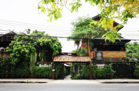 Property building, Day, Street view