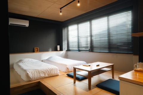 Bed, Living room, Photo of the whole room