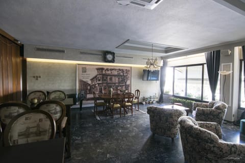 Communal lounge/ TV room