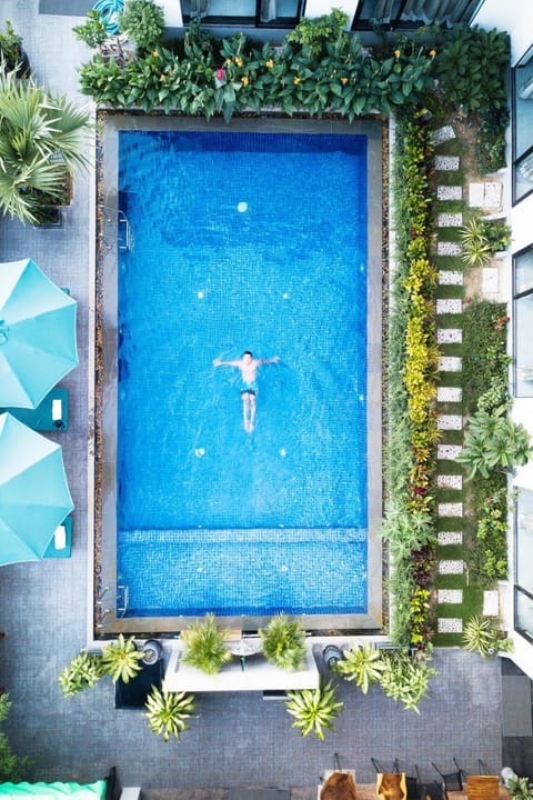 Pool view, Swimming pool, sunbed