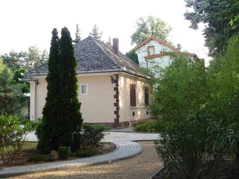 Property building, BBQ facilities, Table tennis