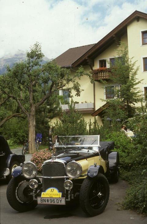 Property building, Day