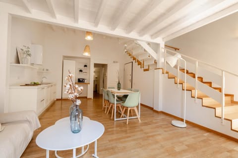 Kitchen or kitchenette, Living room