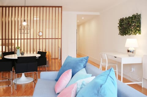 Seating area, Dining area