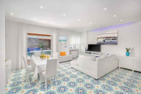 TV and multimedia, Living room, Seating area, Dining area, air conditioner