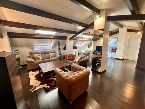 Living room, Photo of the whole room, Seating area