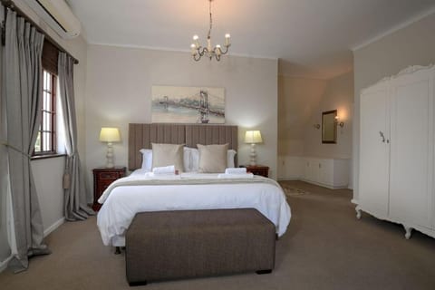 Dark Chocolate Guest House Bed and Breakfast in Cape Town