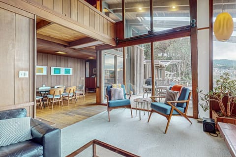 Elk Mid-Century House in Elk