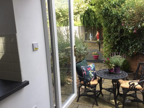 Oakleigh 1 bed ground floor garden view apartment FREE ONSITE PARKING Apartment in Stratford-upon-Avon