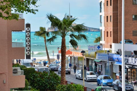 Restaurant/places to eat, Off site, Natural landscape, Beach, City view, Sea view, Street view, Supermarket/grocery shop, Shopping Area