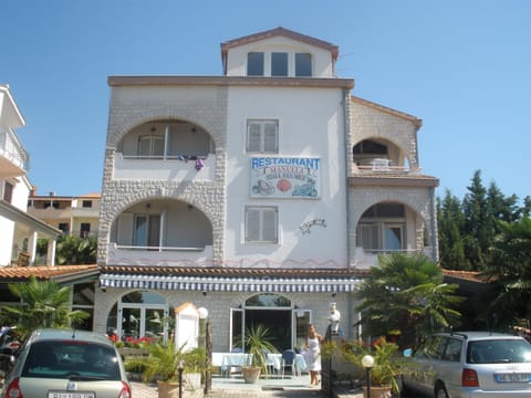 Property building, Day