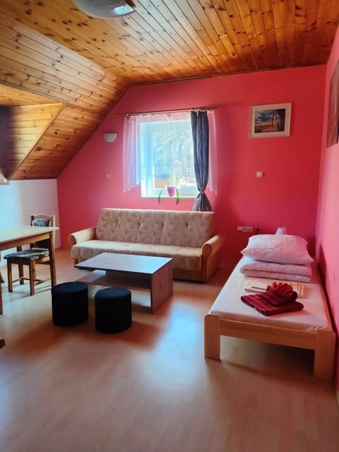 Bed, Living room