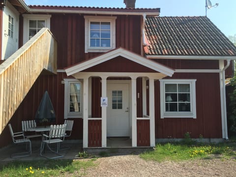 Property building, Day, Garden