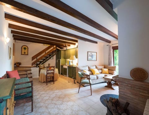 Kitchen or kitchenette, Living room, Seating area