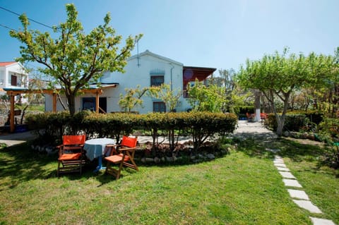 Property building, Decorative detail, Garden view