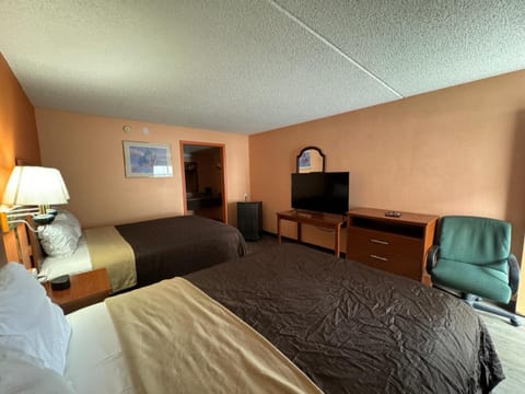 Communal lounge/ TV room, Bed, Photo of the whole room, Bedroom