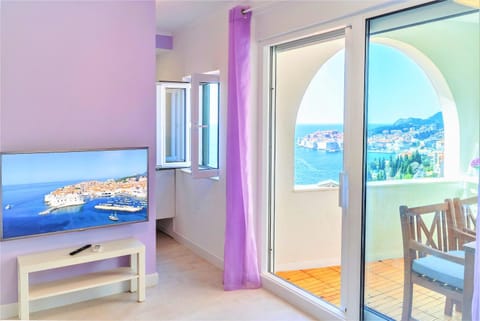 Living room, City view, Sea view