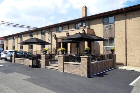 Patio, Facade/entrance