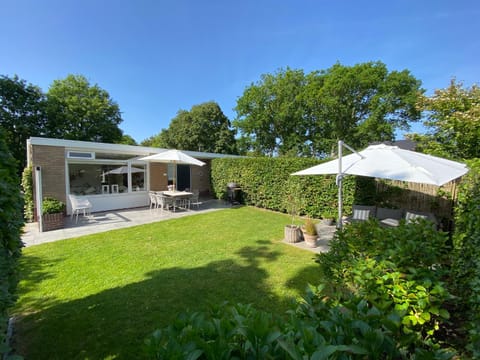 Property building, Garden, Garden, Garden view, Garden view, sunbed, sunbed