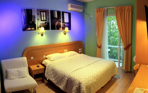 Day, Photo of the whole room