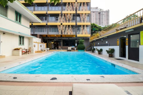 Swimming pool