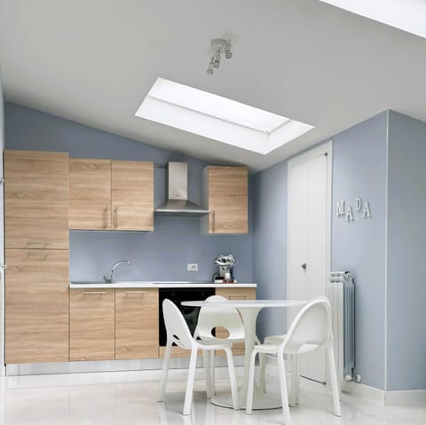 Dining area, kitchen