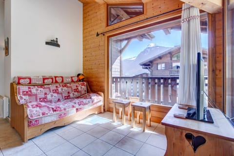 Communal lounge/ TV room, Living room, Seating area, Mountain view