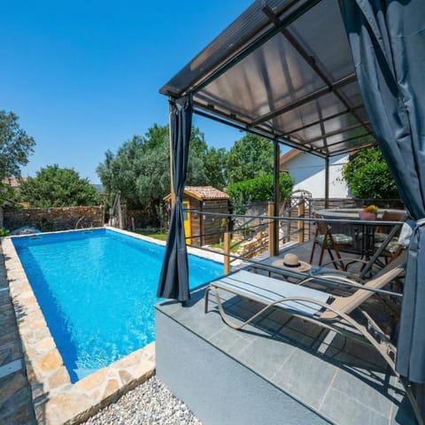 House Nikolas 1 with Pool, close to the Beach House in Fažana