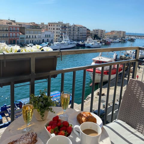 View (from property/room), Balcony/Terrace, River view, Sea view