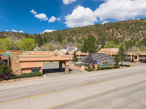 Property building, Mountain view, Swimming pool