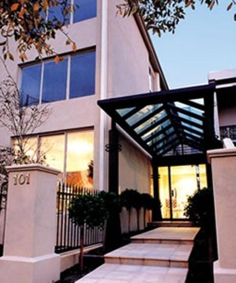 Facade/entrance