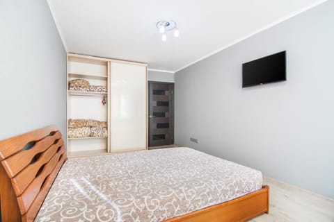 Bed, TV and multimedia, Living room, Bedroom, On site, furniture, locker