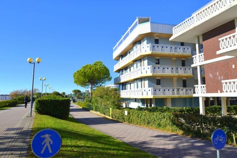Property building, Facade/entrance, Neighbourhood
