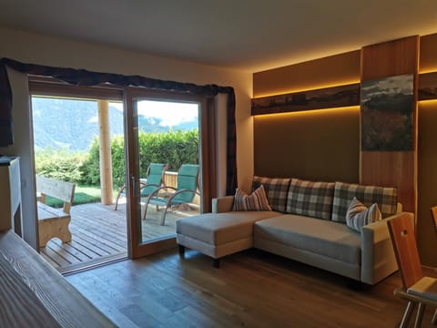 Decorative detail, Garden view