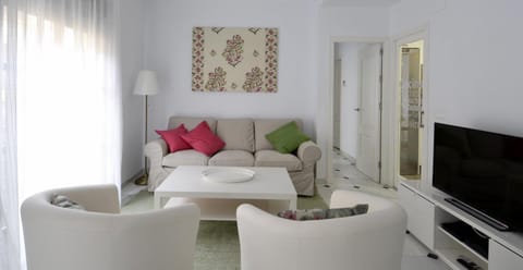 Spring, Day, TV and multimedia, Balcony/Terrace, Living room, Seating area, On site, Street view