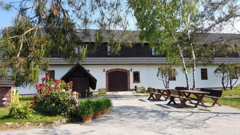 Property building, Facade/entrance, Garden, Garden view