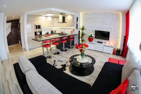 TV and multimedia, Kitchen or kitchenette, Living room, Seating area