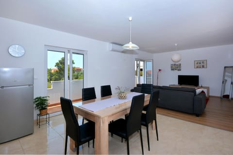 Apartment Wild Rose Apartment in Podstrana