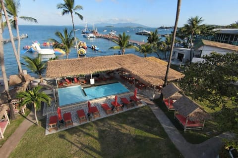 Restaurant/places to eat, Sea view, Swimming pool, sunbed