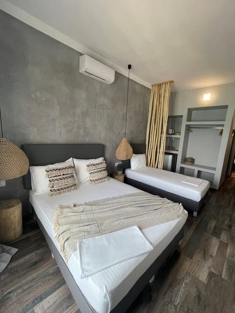 Bed, Photo of the whole room, Bedroom, air conditioner