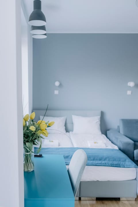 Shower, Bed, Living room, Bedroom