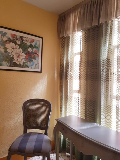 Hostal Puerta Bonita Vista Alegre, edificio sin ascensor Bed and Breakfast in Madrid