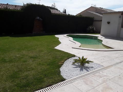Swimming pool, Swimming pool